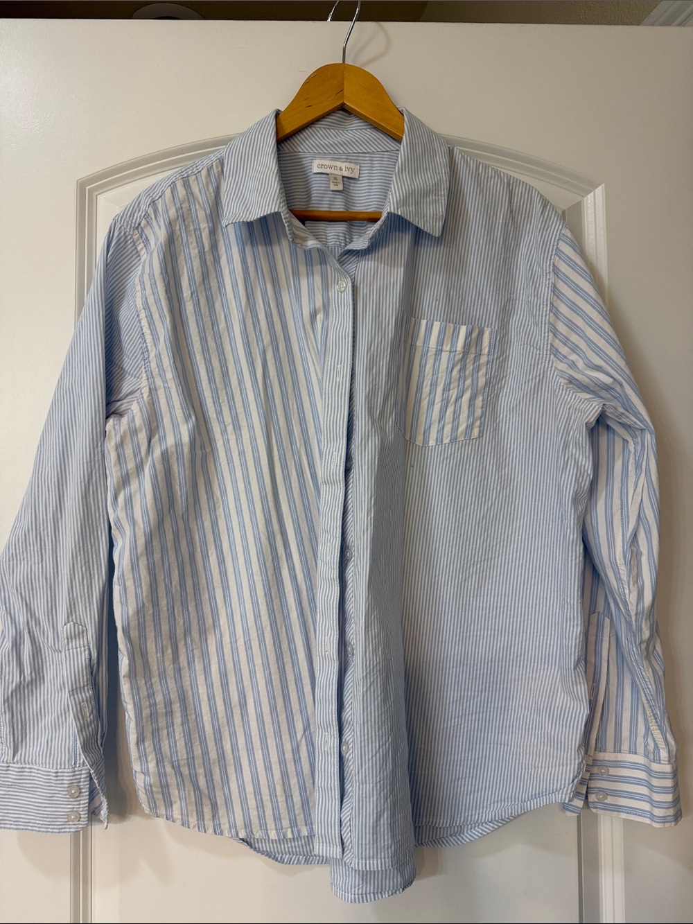 crown & ivy Light Blue and White Striped Button-Front Shirt